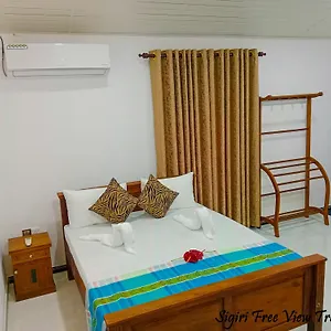 Sigiri Free View Tree House Bed & Breakfast